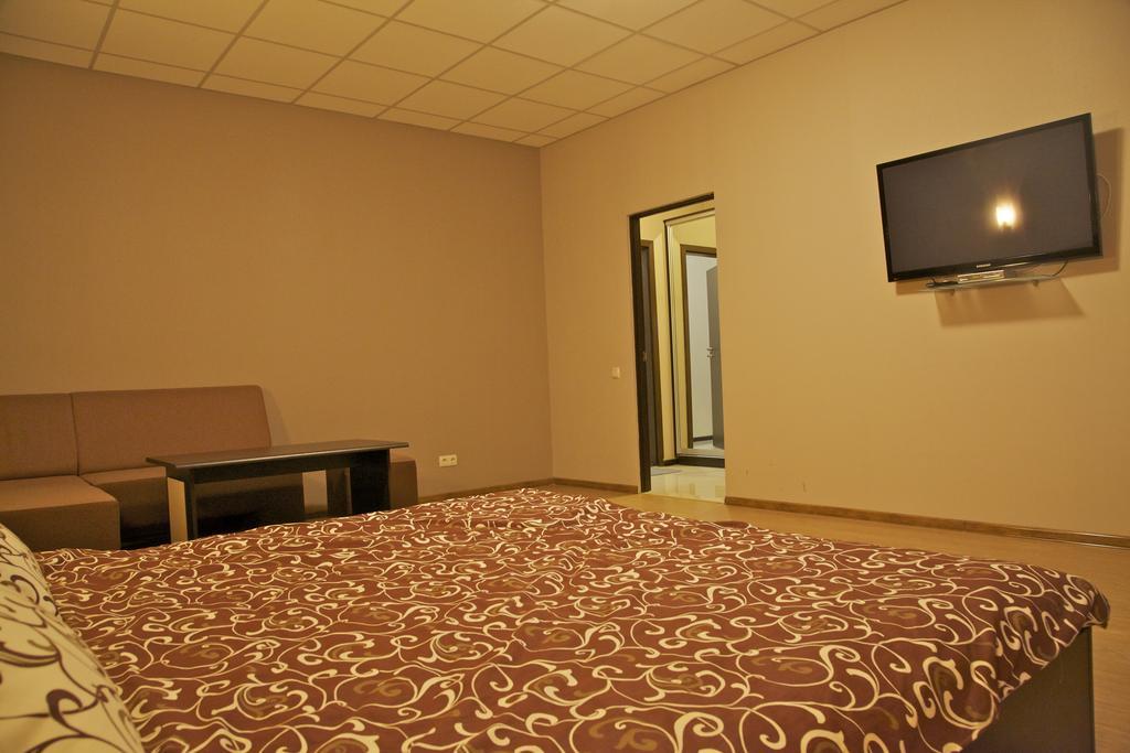 Hotel West Charkiw Exterior foto